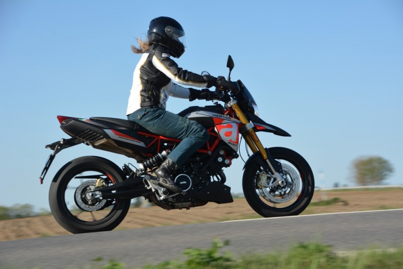 Test Aprilia Dorsoduro 900 ABS/ASR 2018: vášnivá Italka - 16 - 1 Aprilia Dorsoduro 900 test (4)