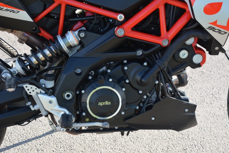 Test Aprilia Dorsoduro 900 ABS/ASR 2018: vášnivá Italka - 11 - 1 Aprilia Dorsoduro 900 test (16)