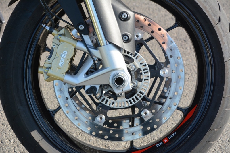 Test Aprilia Dorsoduro 900 ABS/ASR 2018: vášnivá Italka - 29 - 1 Aprilia Dorsoduro 900 test (30)