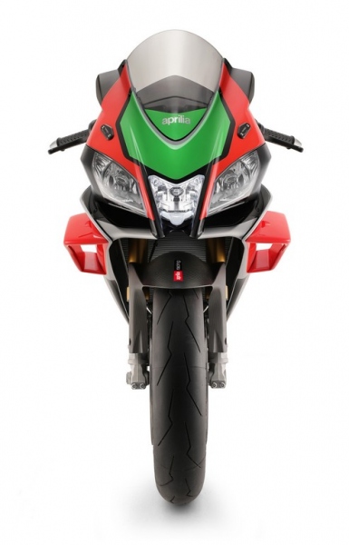 Aprilia RSV4 RF a Factory Works s aerodynamickými křidélky - 4 - 1 Aprilia RSV4 Factory Works (3)