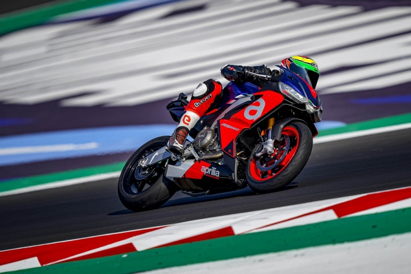 Aprilia RS 660: 100 koní na 169 kilogramů - 2 - 1 Aprilia RS 660 Lorenzo Savadori (2)