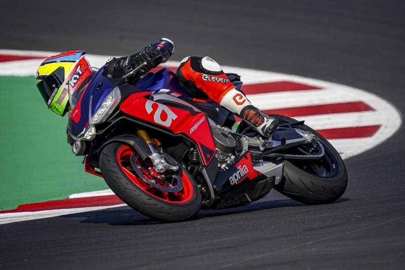 Aprilia RS 660: 100 koní na 169 kilogramů - 3 - 1 Aprilia RS 660 (14)