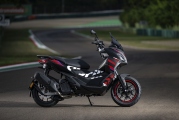 1 Aprilia SR GT Replica (2)