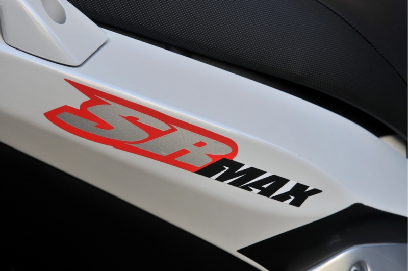 Test Aprilia SR Max 300: sportskútr - 5 - Aprilia SR MAX 300 Aprilia SR Max 3000105