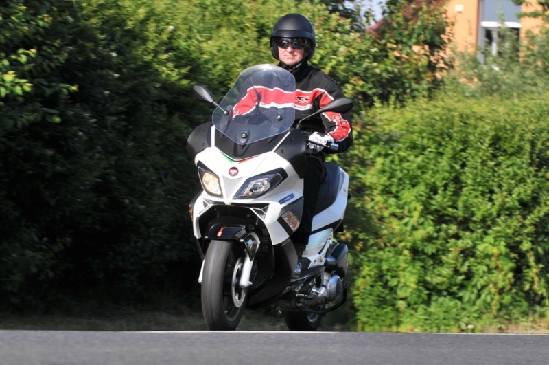 Test Aprilia SR Max 300: sportskútr - 26 - Aprilia SR MAX 300 Aprilia SR Max 3000128