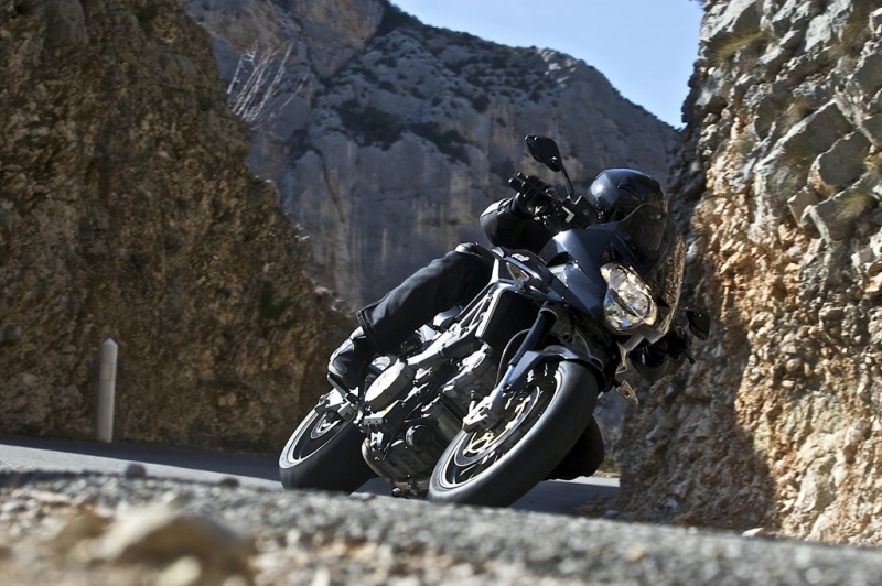 Aprilia Shiver 750 GT: s kapotou ještě lepší  - 2 - Aprilia Shiver 4