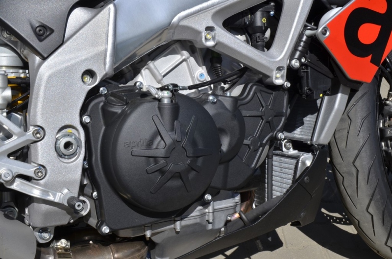 Test Aprilia Tuono V4 1100 RR 2018: nekonečné emoce - 8 - 1 Aprilia Tuono V4 1100 RR 2018 test (12)