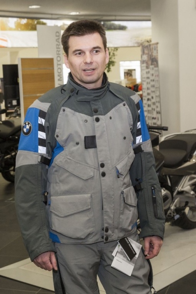 BMW Motorrad představuje novinky v oblečení 2017 - 1 - 1 BMW 2017 obleceni12