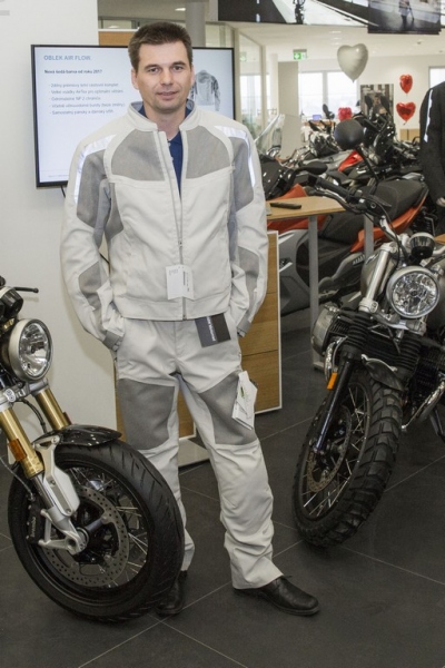 BMW Motorrad představuje novinky v oblečení 2017 - 12 - 1 BMW 2017 obleceni21
