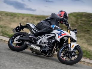 BMW F 450 R: hbitá střela pro kategorii A2