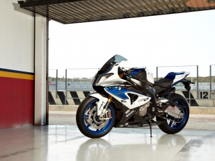 Test BMW HP4: síla chytrosti