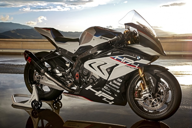 BMW HP4 Race: s čistokrevným závodním motorem - 3 - 1 BMW HP4 Race11