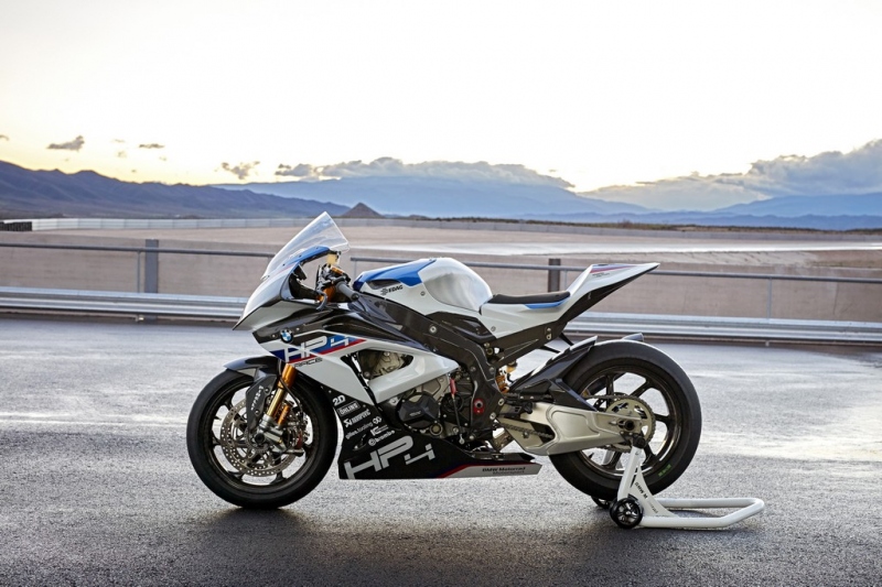 BMW HP4 Race: s čistokrevným závodním motorem - 5 - 1 BMW HP4 Race14
