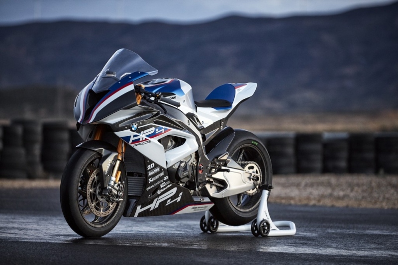 BMW HP4 Race: s čistokrevným závodním motorem - 6 - 1 BMW HP4 Race15