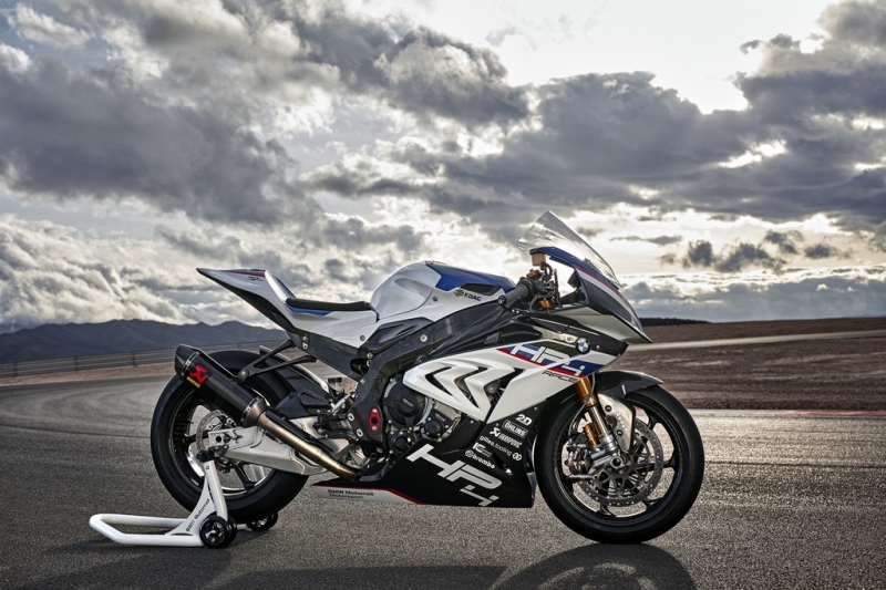 BMW HP4 Race: s čistokrevným závodním motorem - 7 - 1 BMW HP4 Race16