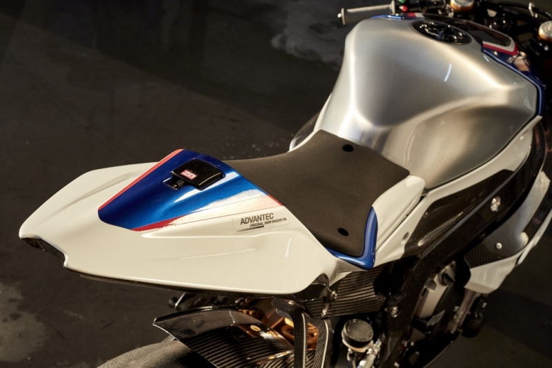 BMW HP4 Race: s čistokrevným závodním motorem - 39 - 1 BMW HP4 Race24