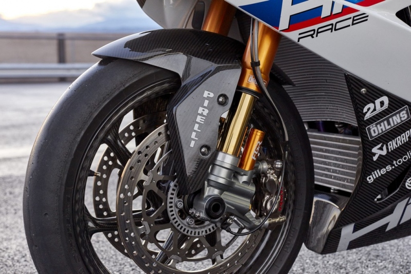 BMW HP4 Race: s čistokrevným závodním motorem - 10 - 1 BMW HP4 Race38