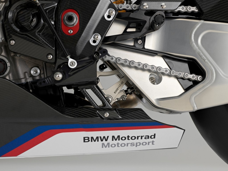 BMW HP4 Race: s čistokrevným závodním motorem - 11 - 1 BMW HP4 Race42