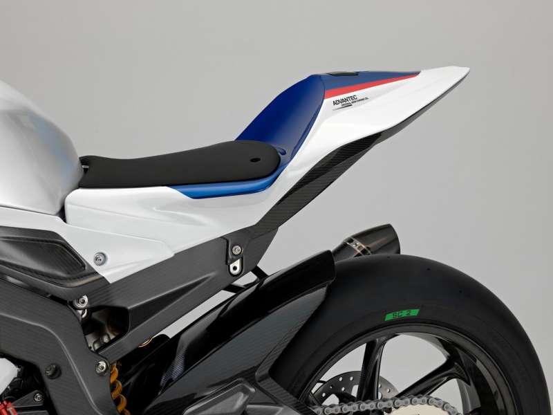 BMW HP4 Race: s čistokrevným závodním motorem - 33 - 1 BMW HP4 Race40