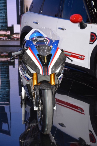 BMW HP4 Race: s čistokrevným závodním motorem - 44 - 3 BMW HP4 Race 1Shanghai (2)