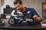 1 BMW M 1000 RR LEGO Technic (1)