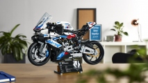 1 BMW M 1000 RR LEGO Technic (2)