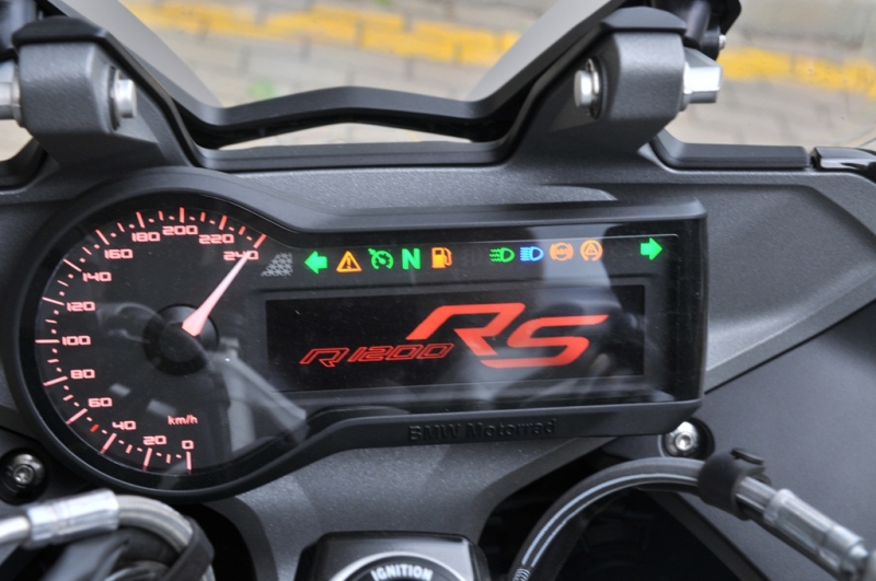 Test BMW R 1200 RS: typické BMW - 40 - 3 BMW R 1200 RS test39