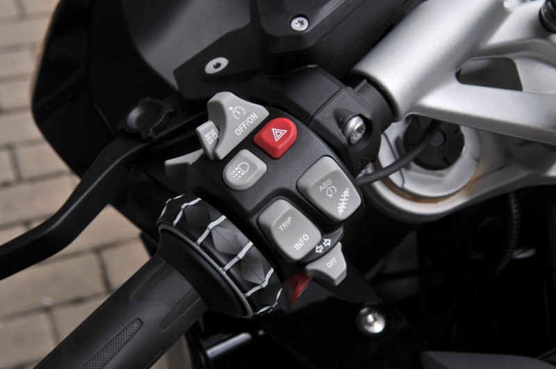 Test BMW R 1200 RS: typické BMW - 41 - 3 BMW R 1200 RS test40