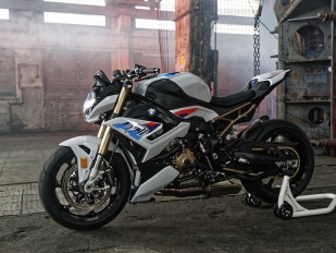 BMW S 1000 R 2021: emotivní roadster