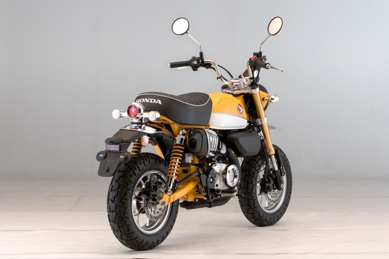 Honda Monkey 125 2018: retro s moderními prvky - 3 - 1 Pearl Shining Black