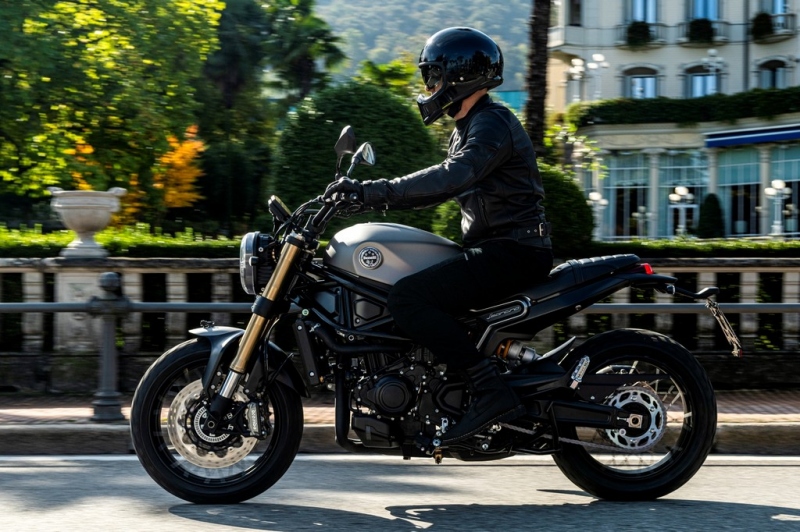 Benelli Leoncino 800 a Leoncino 800 Trail: nový scrambler - 5 - 1 Benelli Leoncino 800 (7)