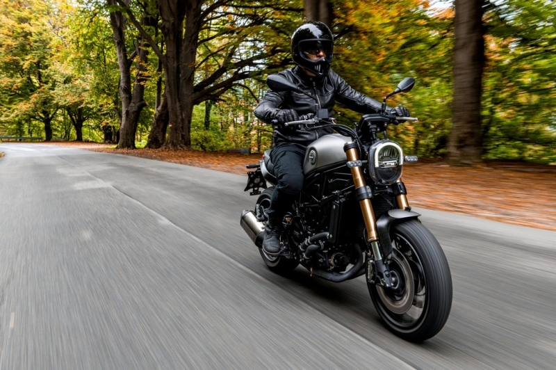 Benelli Leoncino 800 a Leoncino 800 Trail: nový scrambler - 7 - 1 Benelli Leoncino 800 (9)