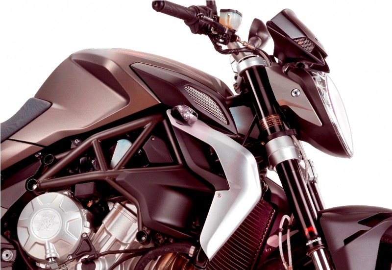 MV Agusta Brutale 675: hravý naháč - 11 - Brutale67513