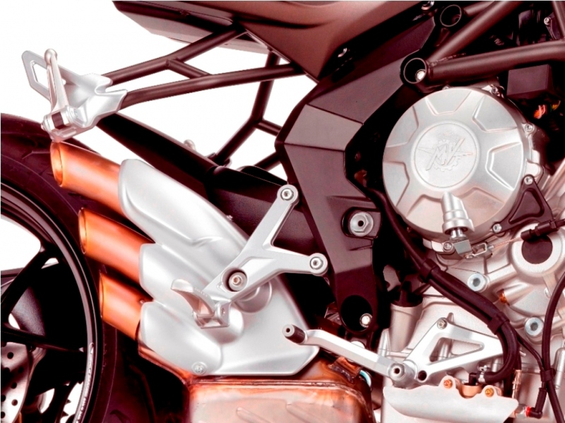 MV Agusta Brutale 675: hravý naháč - 12 - Brutale67514