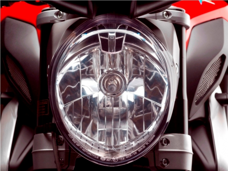 MV Agusta Brutale 675: hravý naháč - 14 - Brutale67517