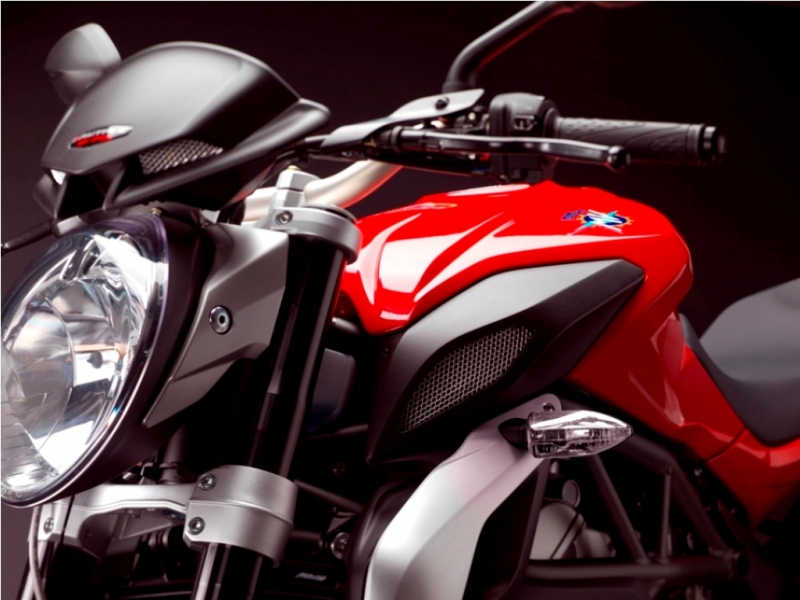 MV Agusta Brutale 675: hravý naháč - 14 - Brutale67517