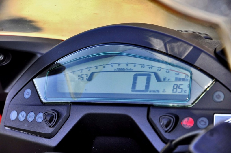 Honda CBR 600 F: legenda v novém - 10 - CBR600F13