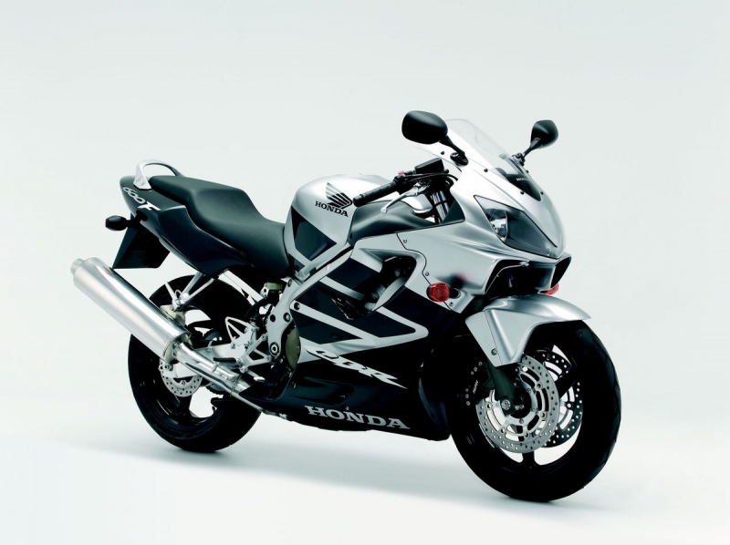 Honda CBR 600 F: legenda v novém - 17 - cbr600