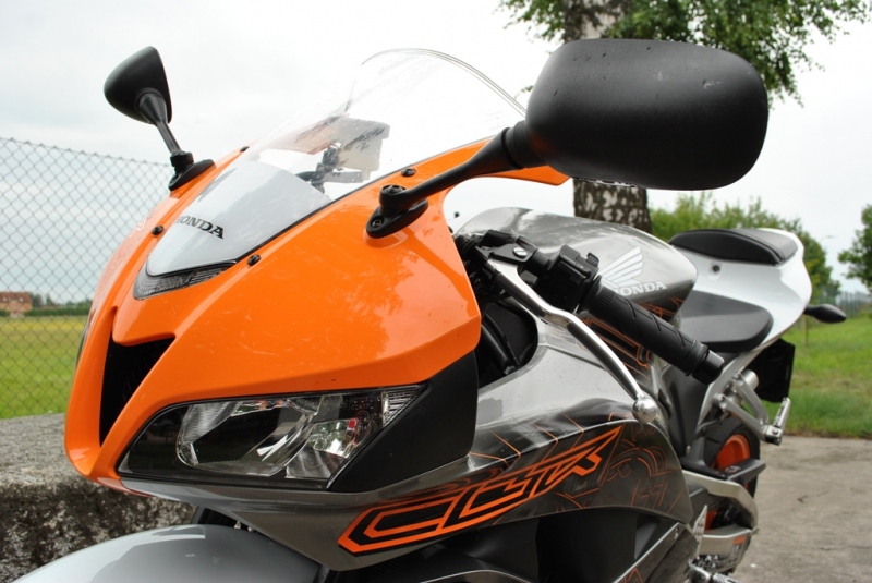 Honda CBR 600RR: nezklame ani nepřekvapí - 2 - CBR600RR_201103