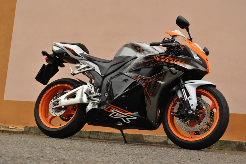 Honda CBR 600RR: nezklame ani nepřekvapí - 7 - CBR600RR_201109