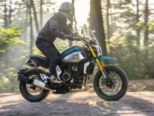 CFMOTO 700CL-X ADV: malý scrambler