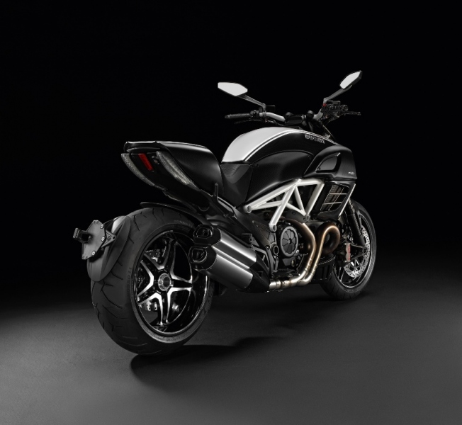 Ducati Diavel AMG Special Edition - 1 - Diavel_AMG_01