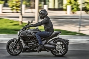 2 Ducati 2016 Diavel Carbon15