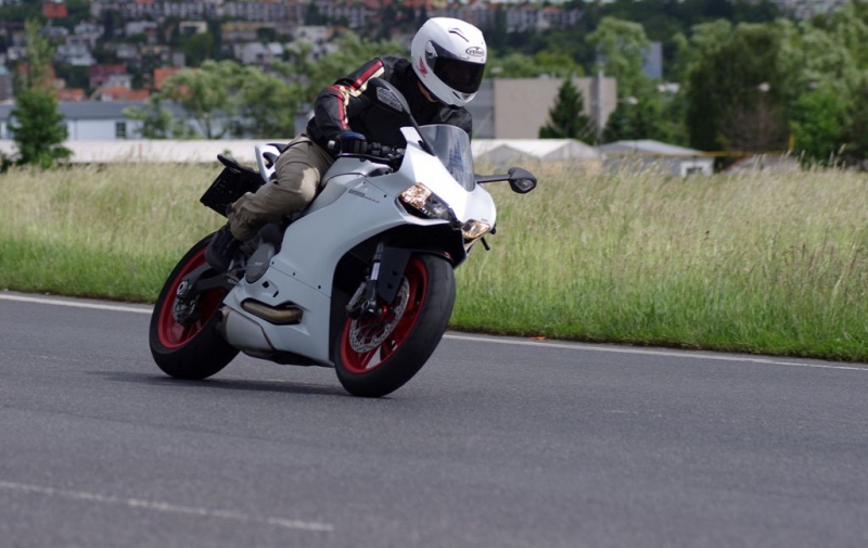 Test Ducati Panigale 899: napravený zlý muž - 2 - Ducati Panigale 899 Ducati 899 Panigale17