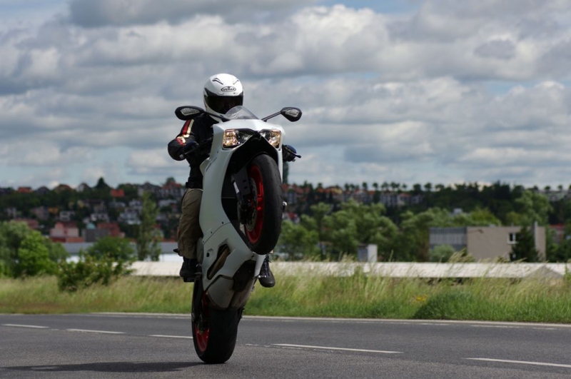 Test Ducati Panigale 899: napravený zlý muž - 3 - Ducati Panigale 899 Ducati 899 Panigale27