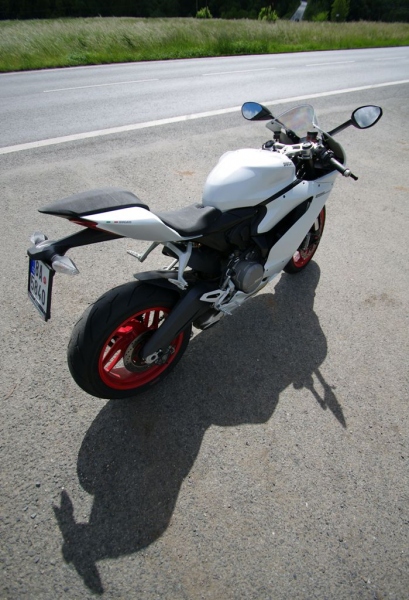 Test Ducati Panigale 899: napravený zlý muž - 10 - Ducati Panigale 899 Ducati 899 Panigale12