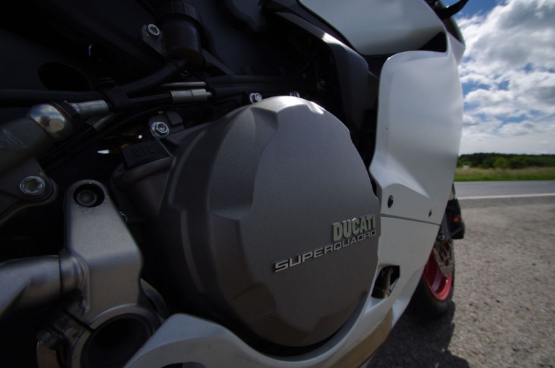 Test Ducati Panigale 899: napravený zlý muž - 26 - Ducati Panigale 899 Ducati 899 Panigale24