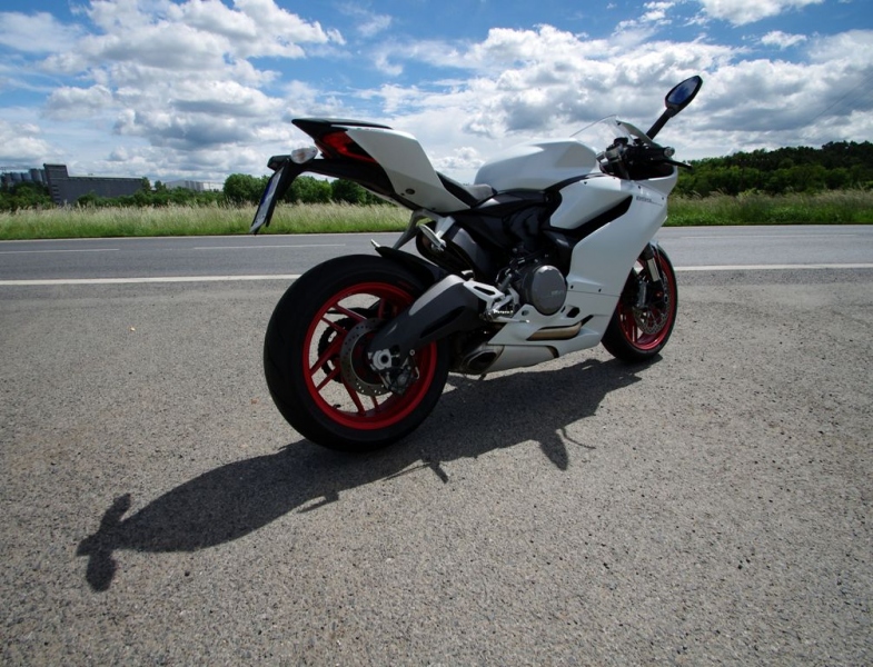 Test Ducati Panigale 899: napravený zlý muž - 7 - Ducati Panigale 899 Ducati 899 Panigale20