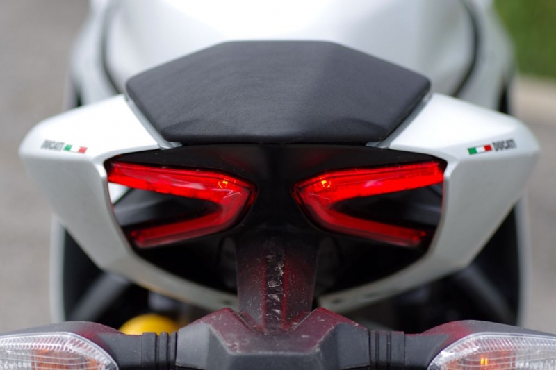Test Ducati Panigale 899: napravený zlý muž - 27 - Ducati Panigale 899 Ducati 899 Panigale32