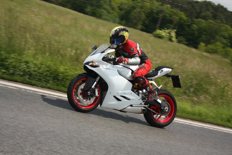Test Ducati Panigale 899: napravený zlý muž - 4 - Ducati Panigale 899 Ducati 899 Panigale30